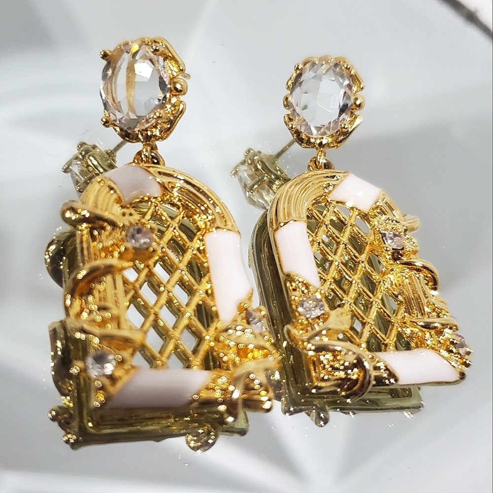 Most Amazing English Garden Lattice Window Earrings - Picture 4 of 5